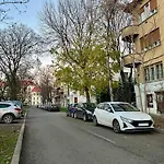Olive & Oak - Center & Parking דירה