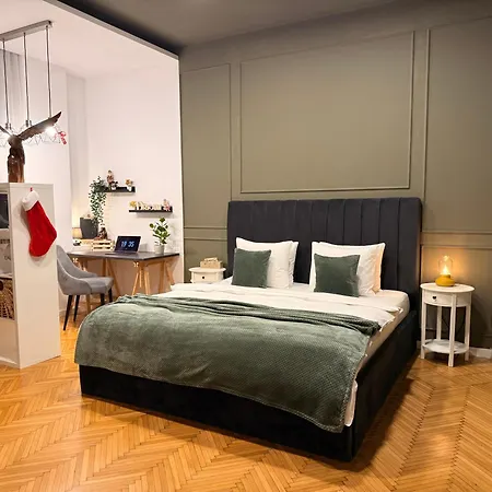 Olive & Oak - Center & Parking