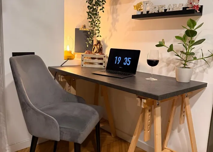 Olive & Oak - Center & Parking *