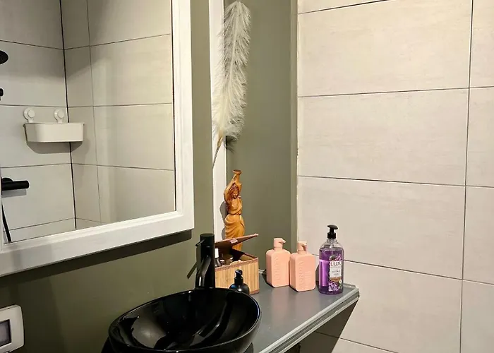 Olive & Oak - Center & Parking